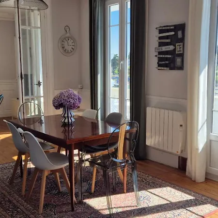 Appt. T3 Type Haussmannien Vue Sur Port Apartment *